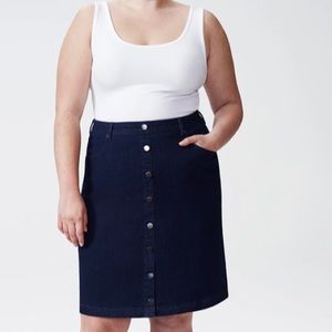 Universal Standard stretch denim skirt. Buttons and back zipper size S (14/16).